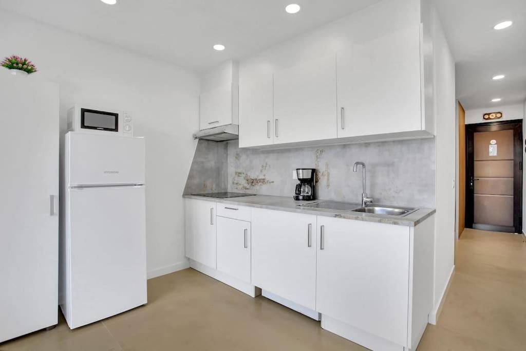 Studio In Torres Del Sol Griffin Near The Beach Arona  Buitenkant foto